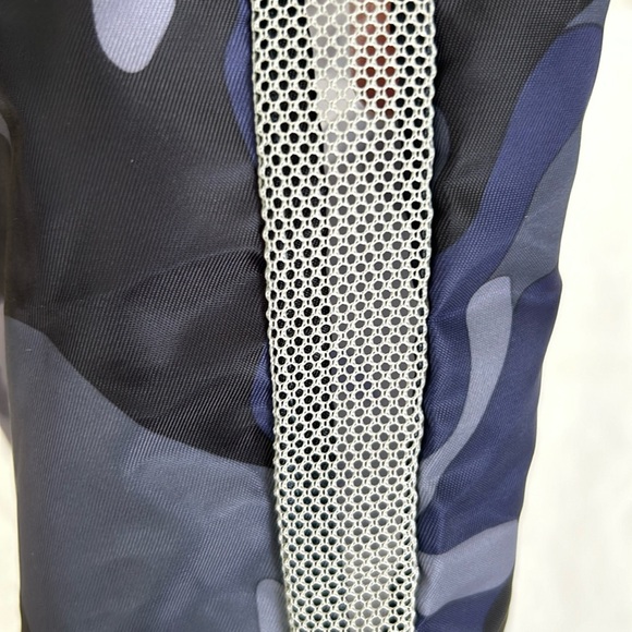 Lug Cinch Pouch in Cano Navy - Picture 3 of 7